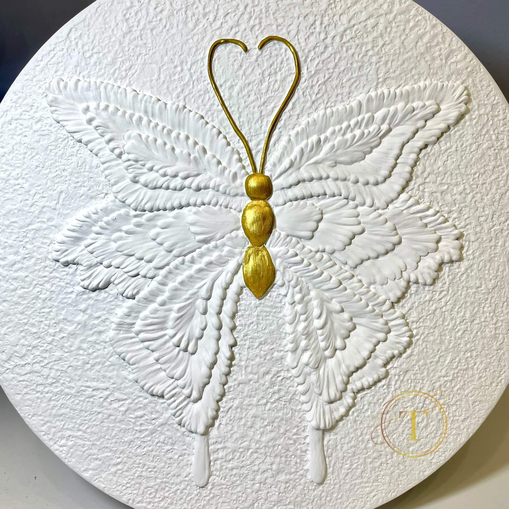 Fluture alb – tablou de perete texturat cu fluture in relief, alb, Ø30 cm