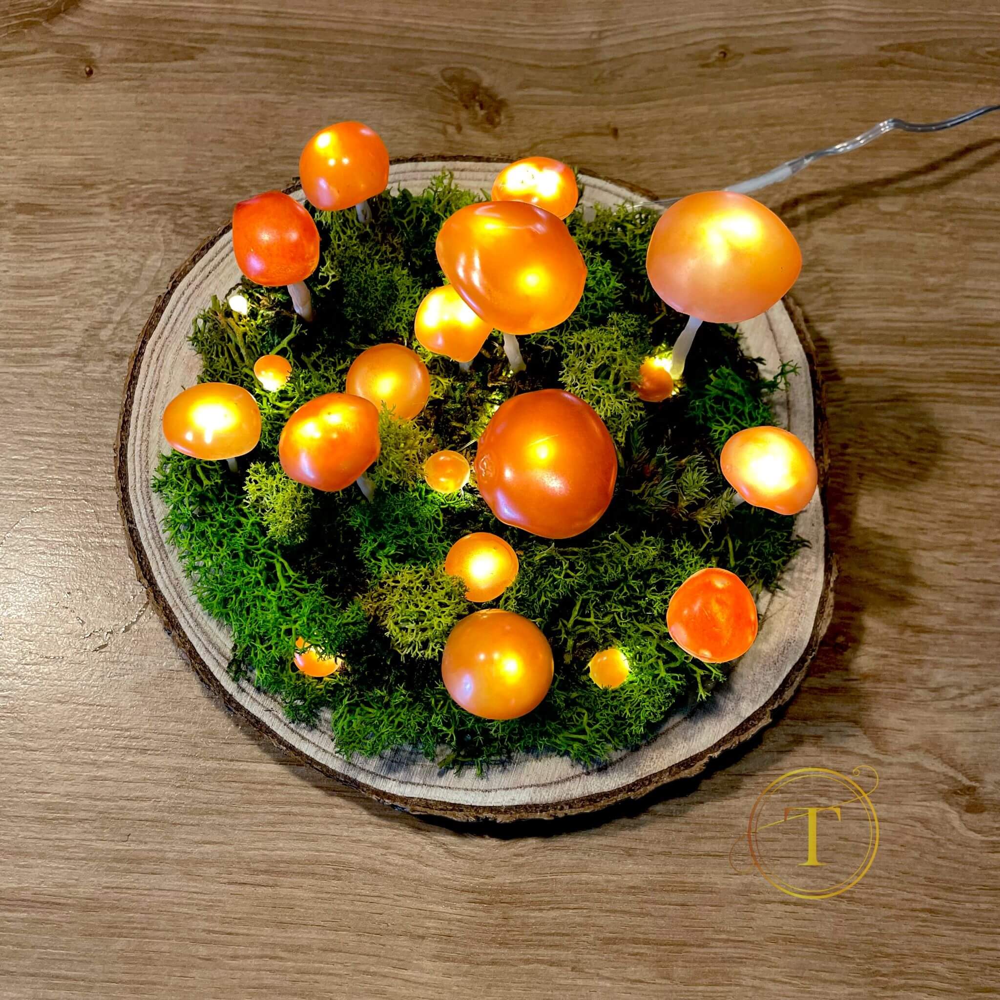 Mystical Mushroom – lampa LED de veghe cu ciuperci pe baza din lemn