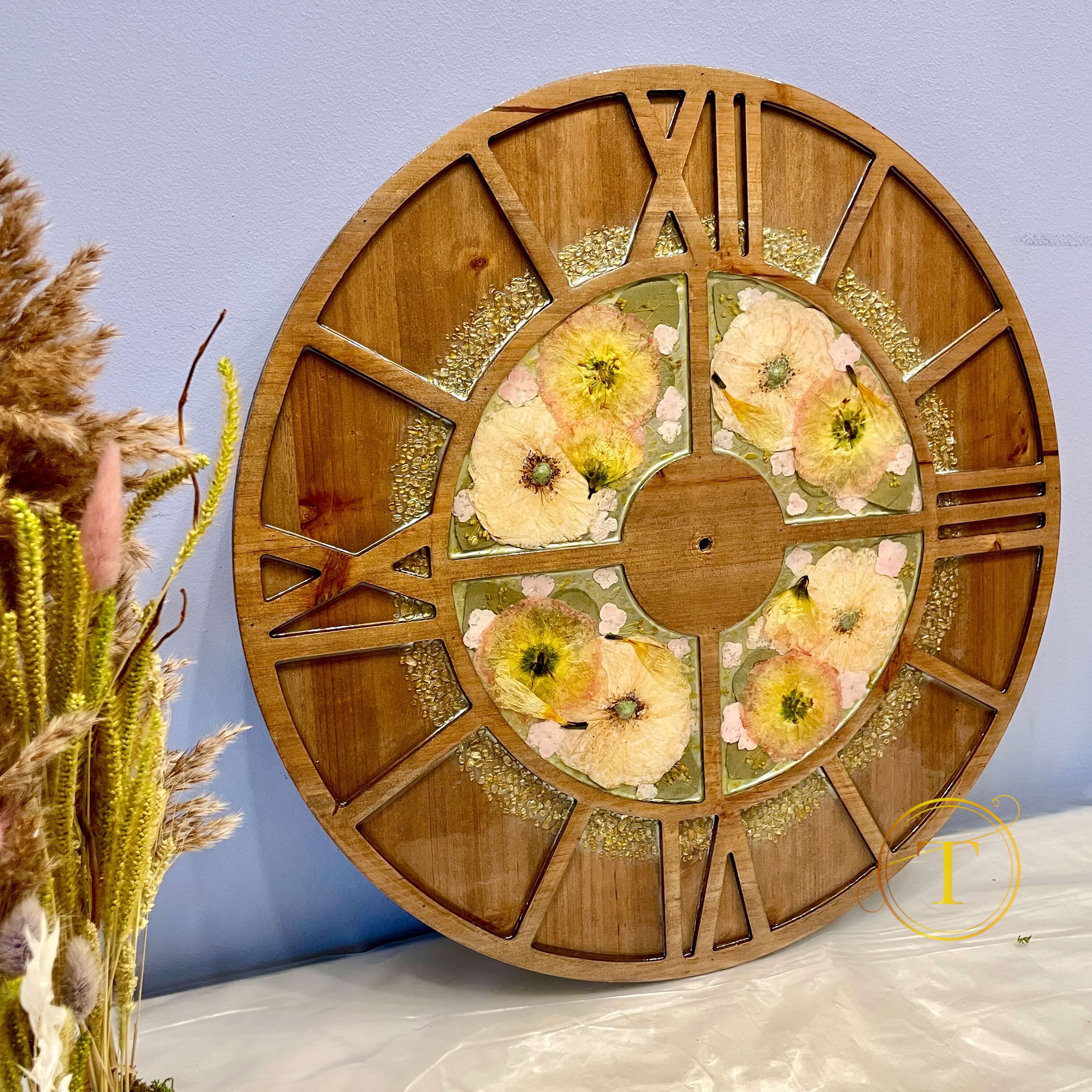 Gift idea – wall clock made with real pressed flowers in resin.