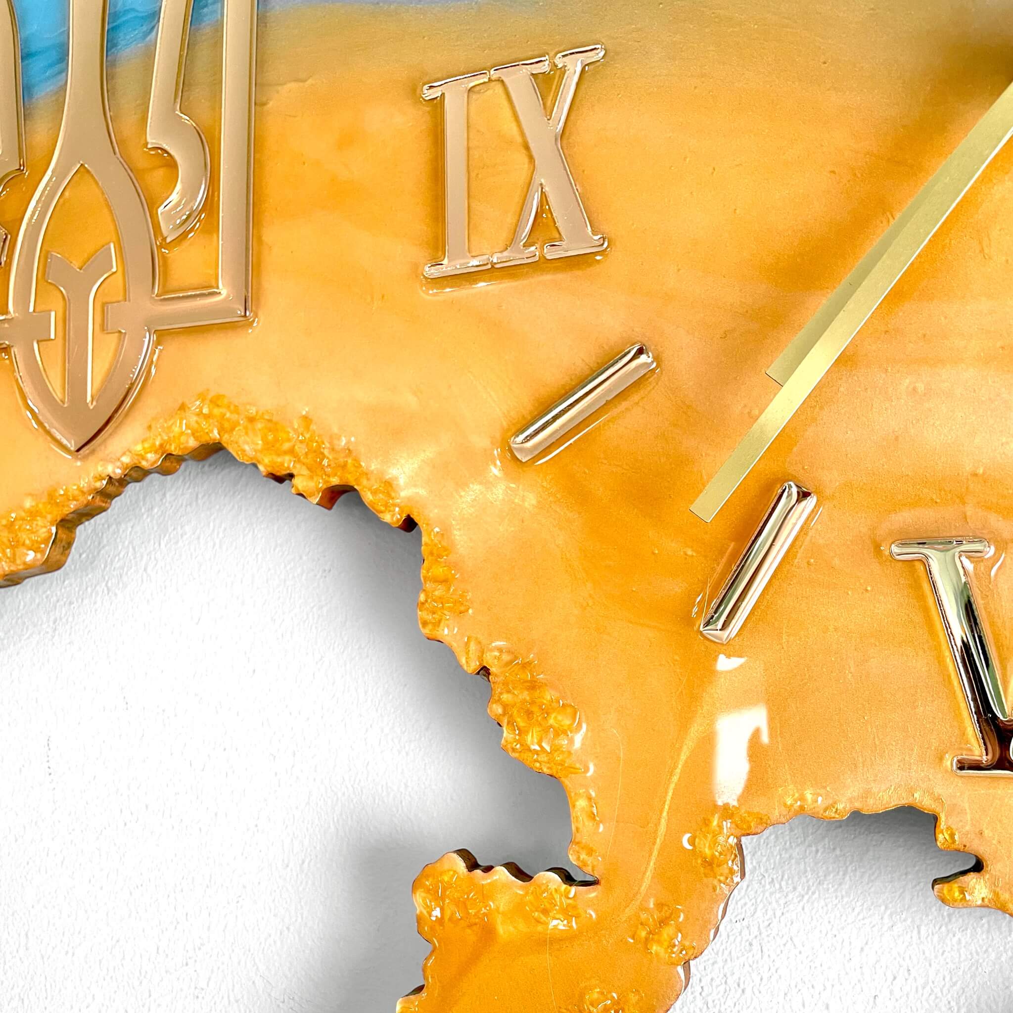 Ukrainian Courage – Ceas de perete Harta Ucrainei din rasina epoxidica, 70 × 47 cm