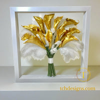 Buchet mireasa calele si pene conservat 3D in rasina | Optiune LED disponibila | Tablou 32×32cm