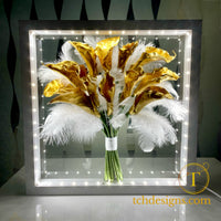 Buchet mireasa calele si pene conservat 3D in rasina | Optiune LED disponibila | Tablou 32×32cm