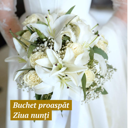 Buchet de mireasa cu crini albi si trandafiri crem, fotografie din ziua nuntii