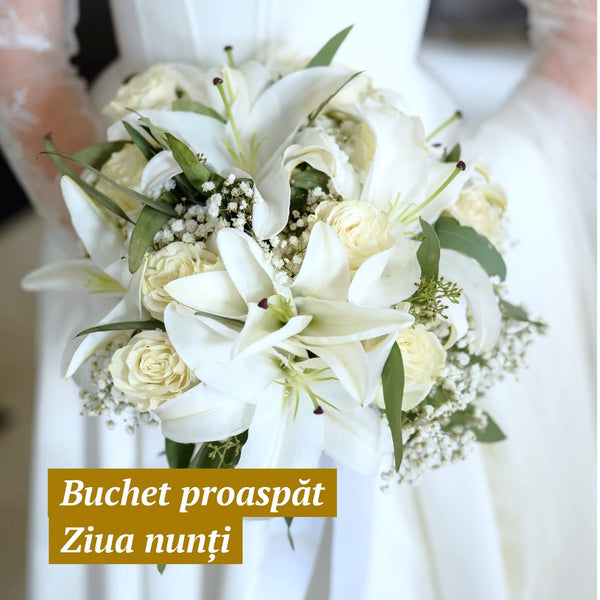Buchet de mireasa cu crini albi si trandafiri crem, fotografie din ziua nuntii
