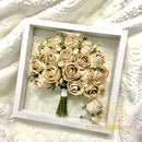 buchet trandafiri conservat in rama alba fundal transparent