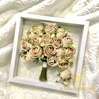 buchet trandafiri conservat in rama alba fundal transparent