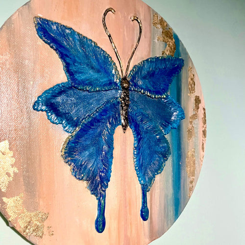 Textured Butterfly – tablou rotund cu fluture albastru si accente aurii, Ø30 cm