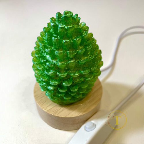 Pinecone Nightlight – lampa de veghe LED din rasina, USB, glow verde-galben