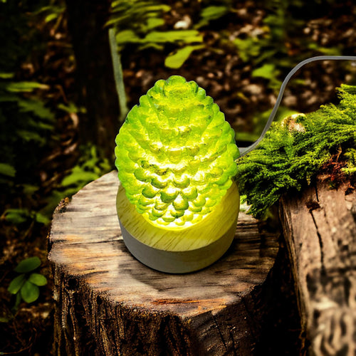 Pinecone Nightlight – lampa de veghe LED din rasina, USB, glow verde-galben