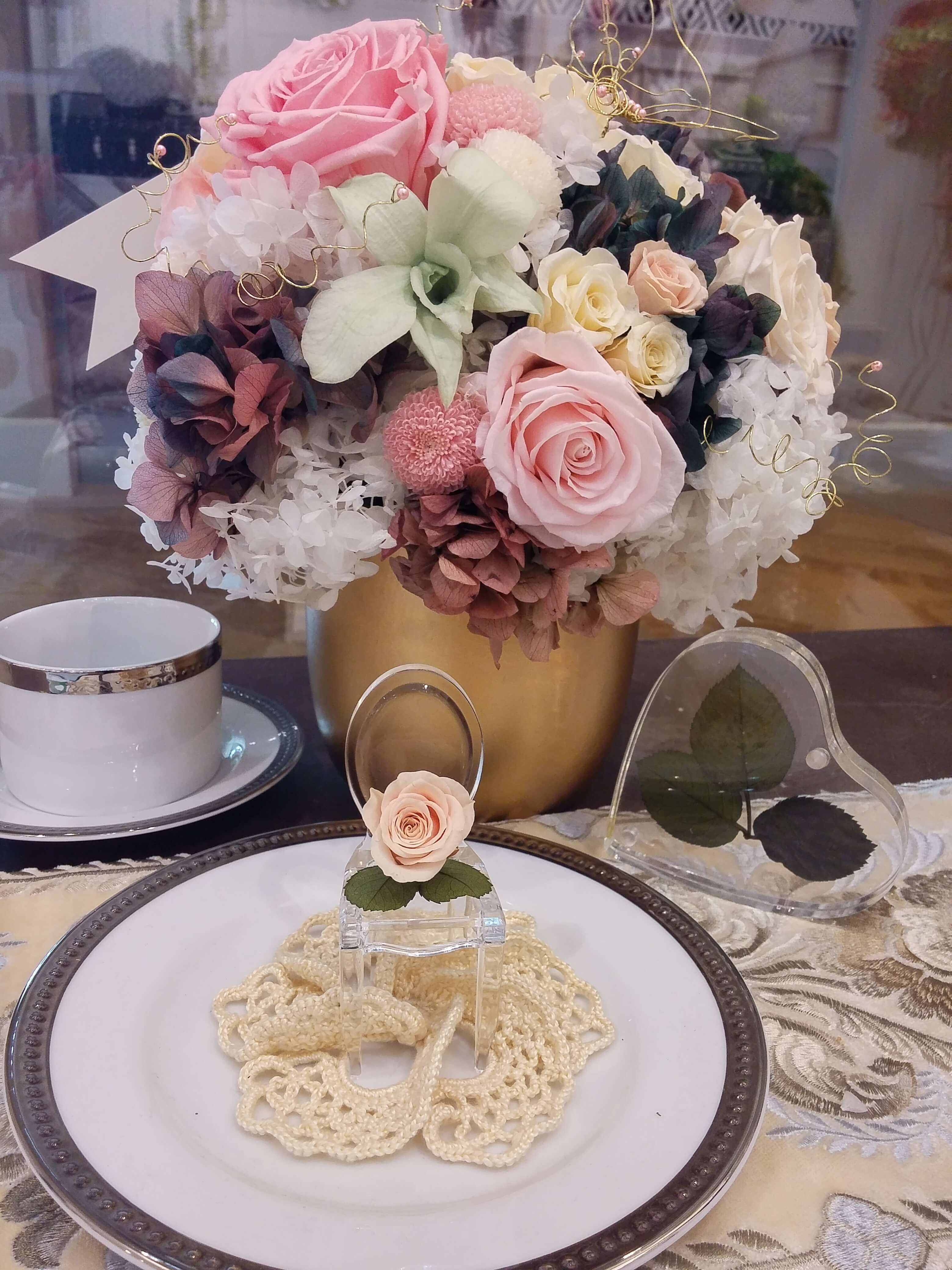 preserved-flower-bouquet-table-centerpiece_jpg_312070c1-850d-4af7-8160-ea2d9cce22a2.jpg