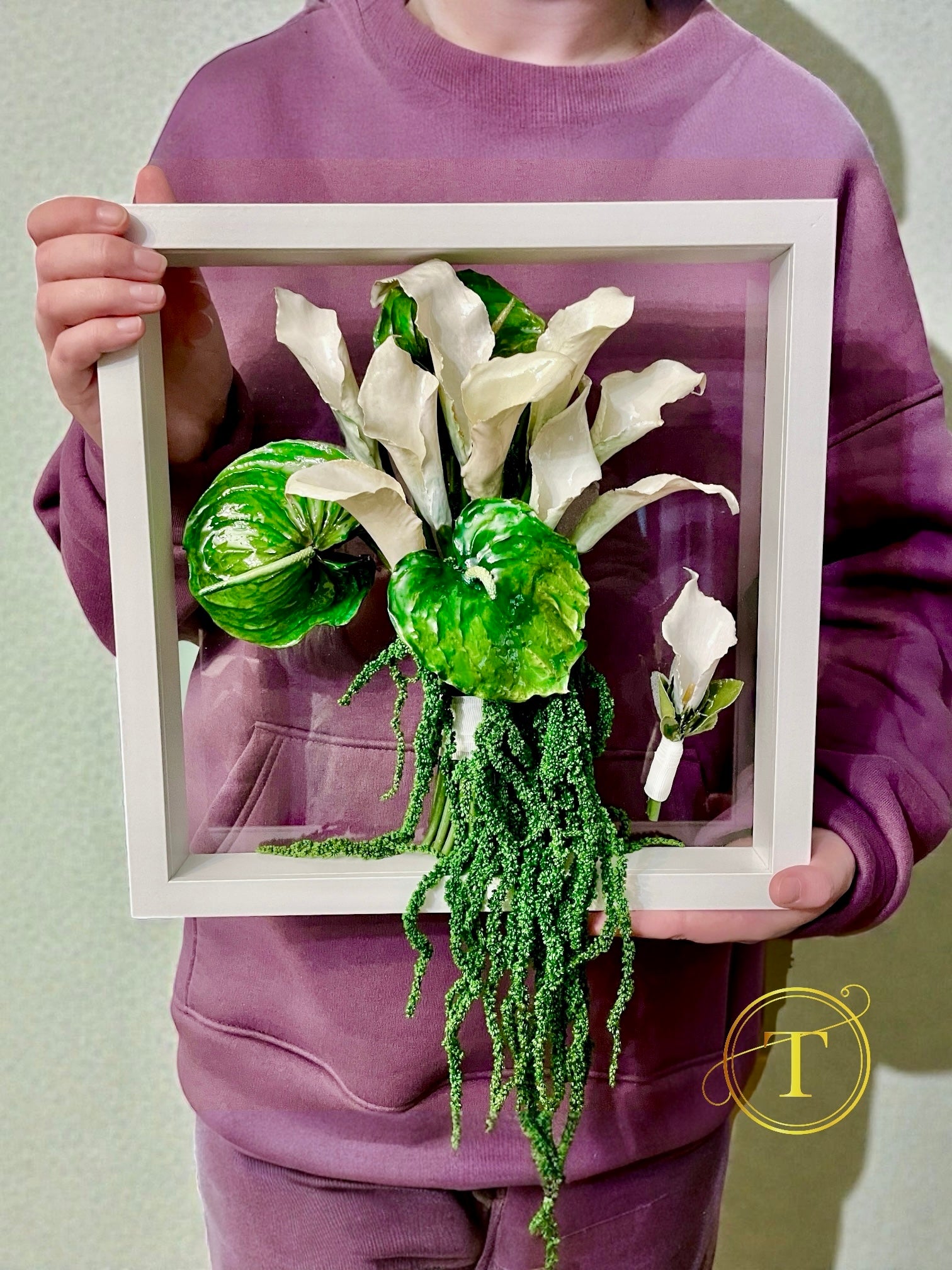 preserved-wedding-bouquet-artwork-held-in-hands_jpg.jpg