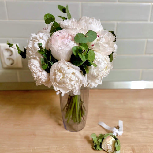 Preserved Stefania's fresh wedding bouquet 